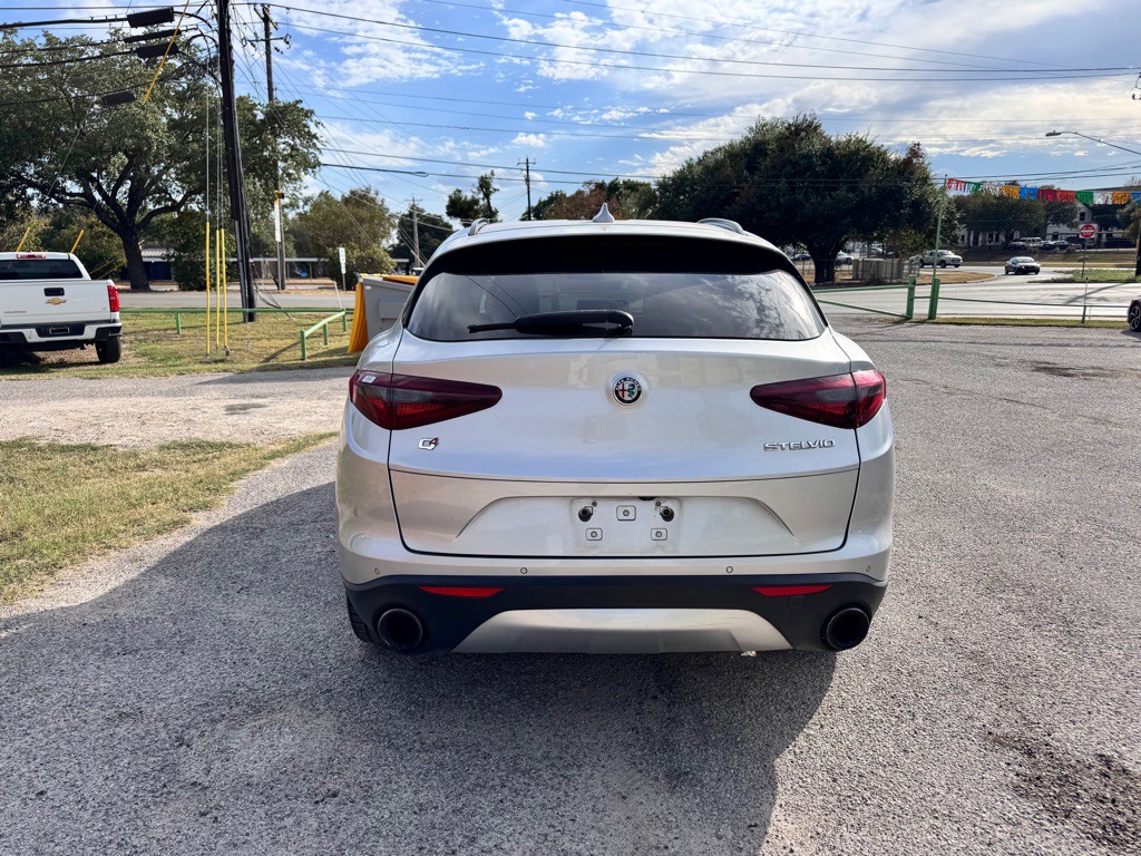 2018 Alfa Romeo Stelvio Image 5
