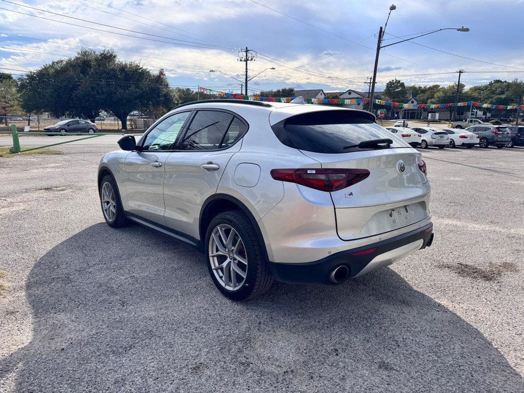 2018 Alfa Romeo Stelvio Image 6