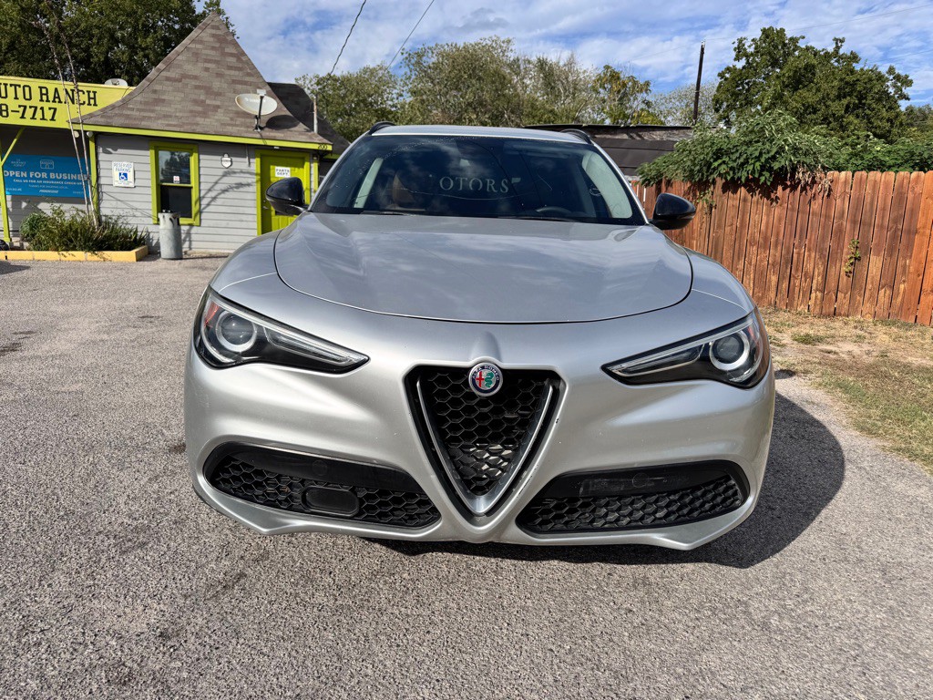 2018 Alfa Romeo Stelvio Image 9