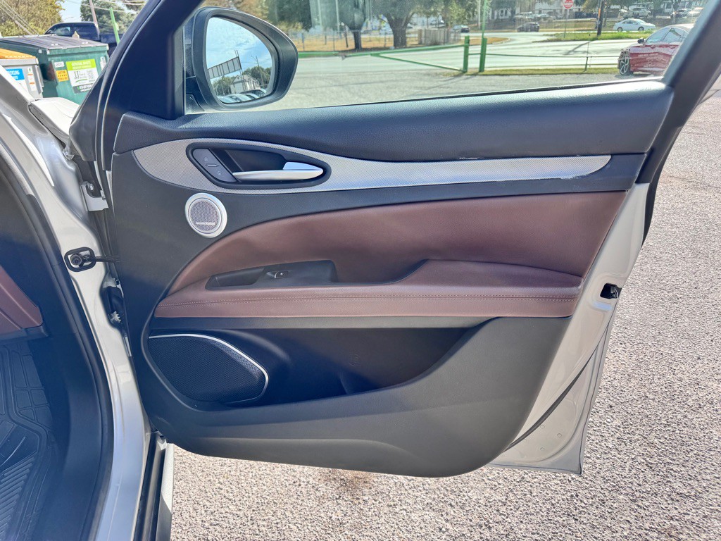 2018 Alfa Romeo Stelvio Image 14
