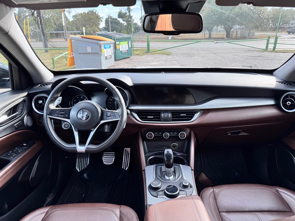 2018 Alfa Romeo Stelvio Image 16