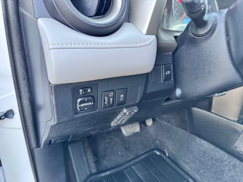 2013 Toyota Rav4 Image 28