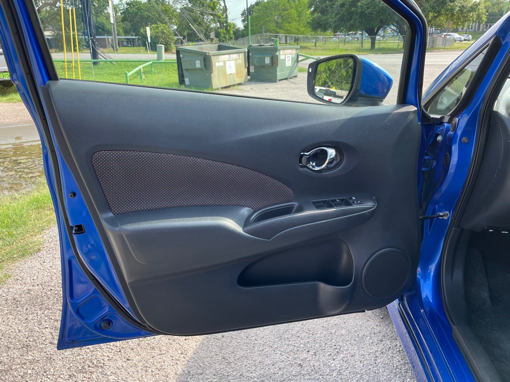 2015 Nissan Versa Image 10