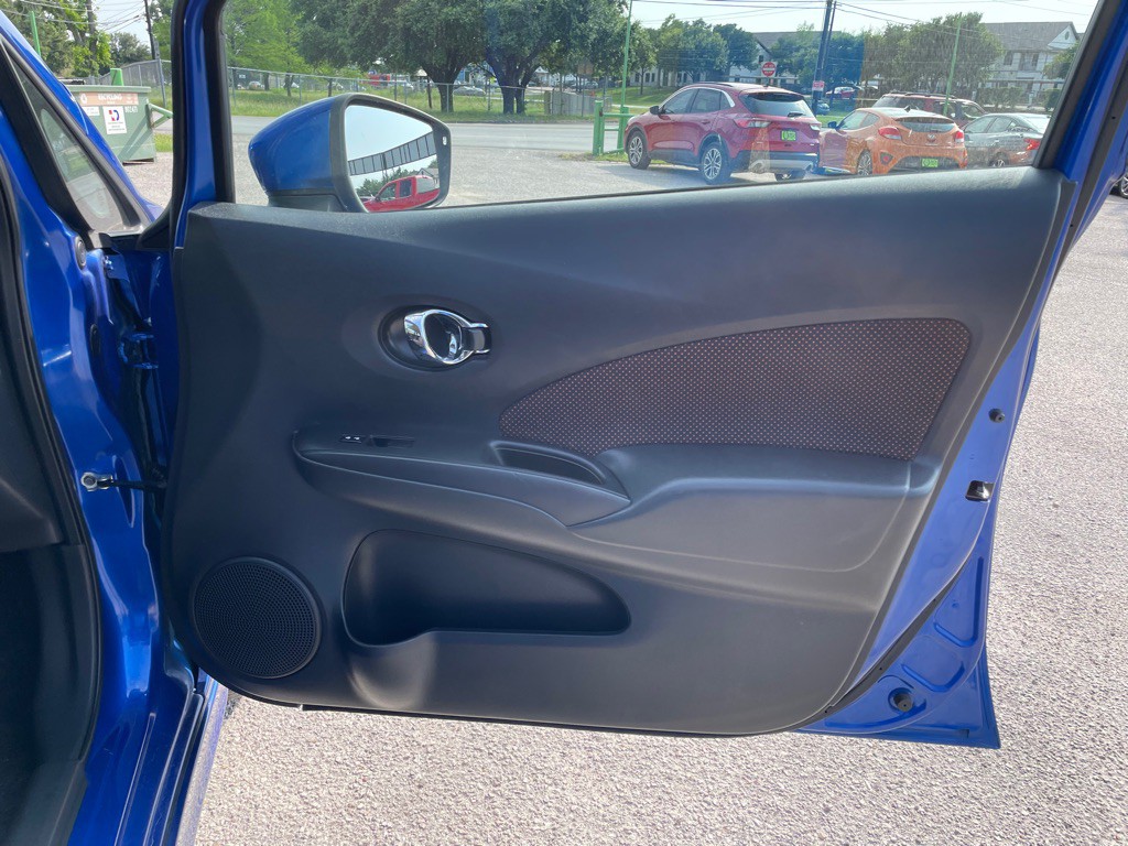 2015 Nissan Versa Image 16