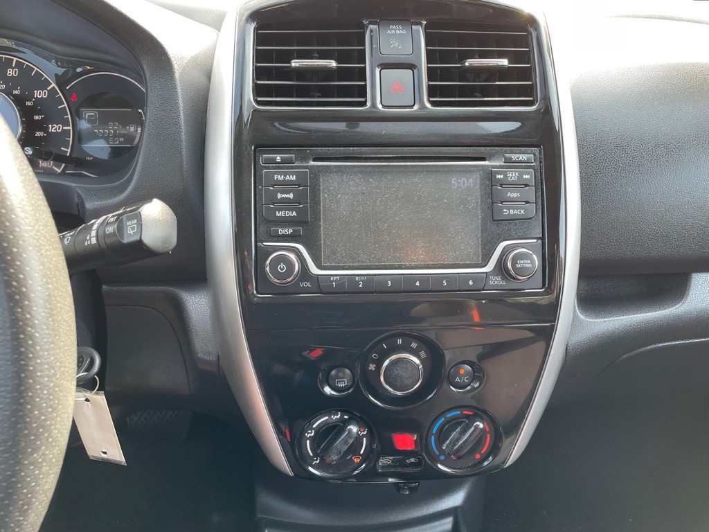 2015 Nissan Versa Image 19