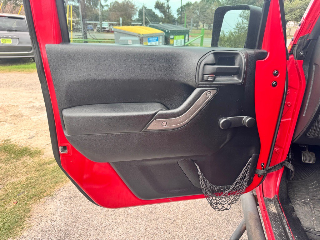 2013 Jeep Wrangler Image 13