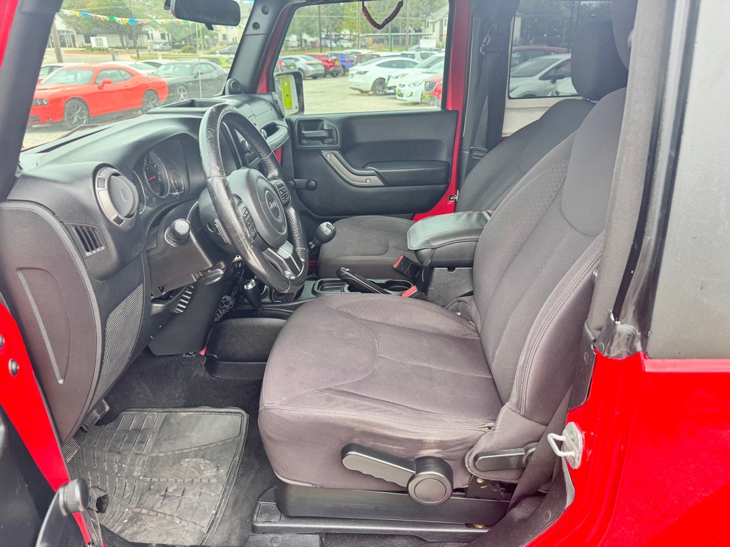 2013 Jeep Wrangler Image 14