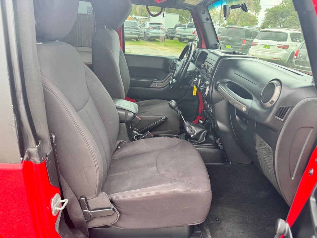 2013 Jeep Wrangler Image 16