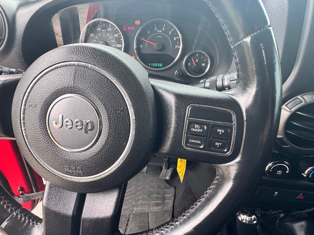 2013 Jeep Wrangler Image 21