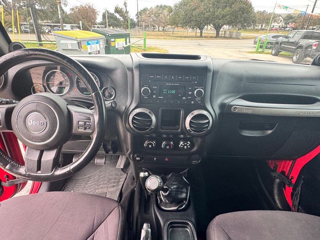 2013 Jeep Wrangler Image 22