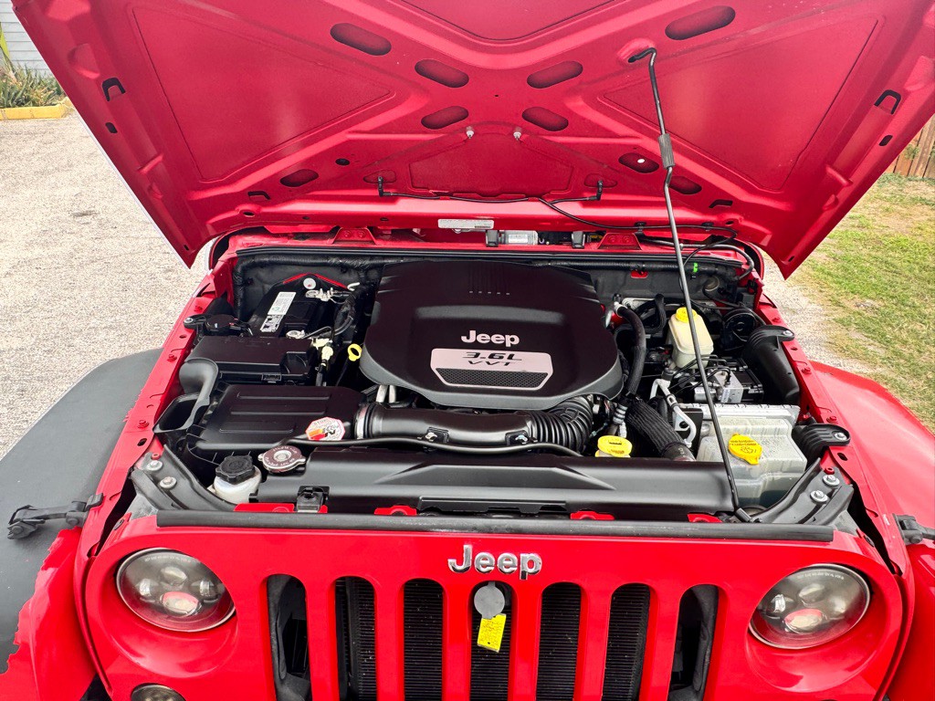 2013 Jeep Wrangler Image 26