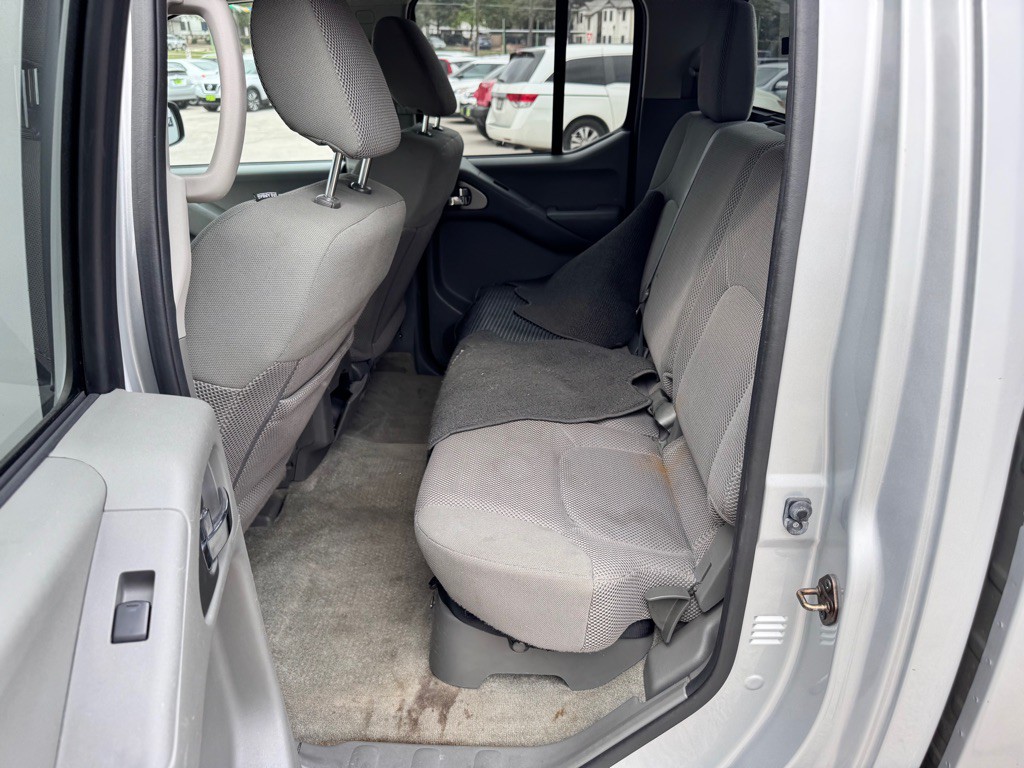 2016 Nissan Frontier Image 11