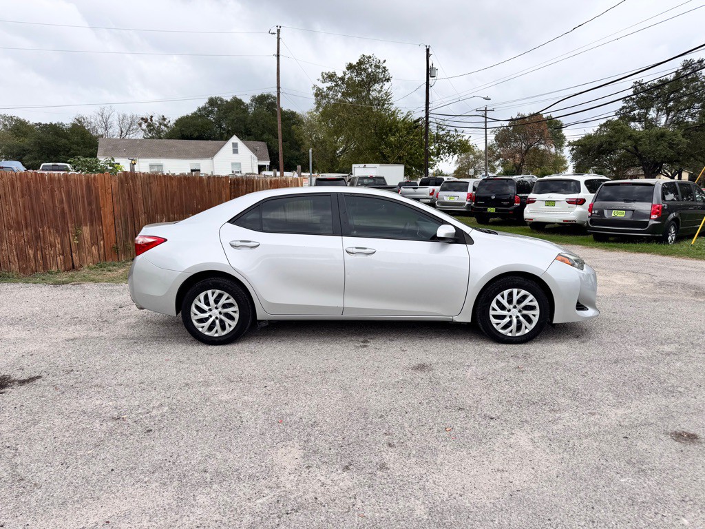 2017 Toyota Corolla Image 4