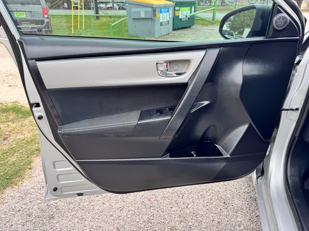 2017 Toyota Corolla Image 11