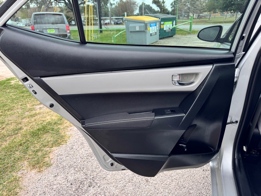 2017 Toyota Corolla Image 13