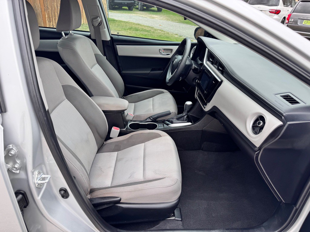 2017 Toyota Corolla Image 18