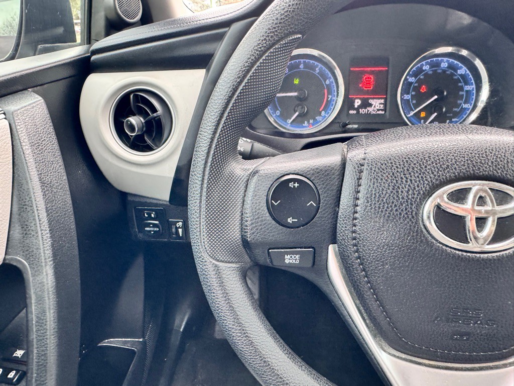 2017 Toyota Corolla Image 21