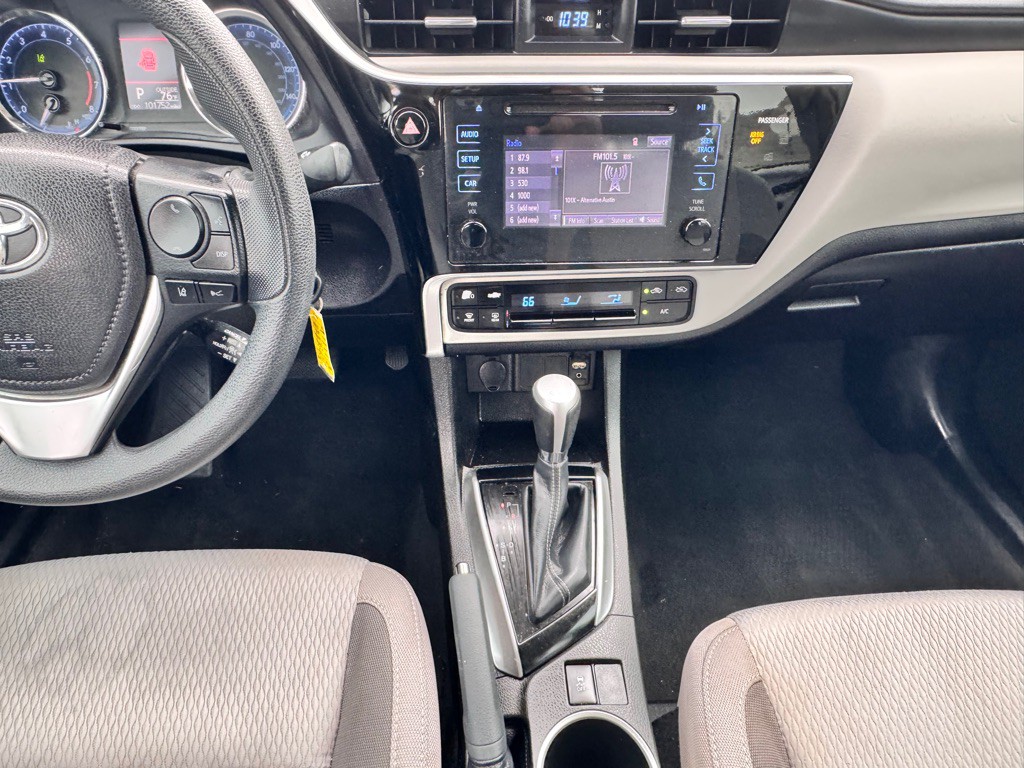 2017 Toyota Corolla Image 24