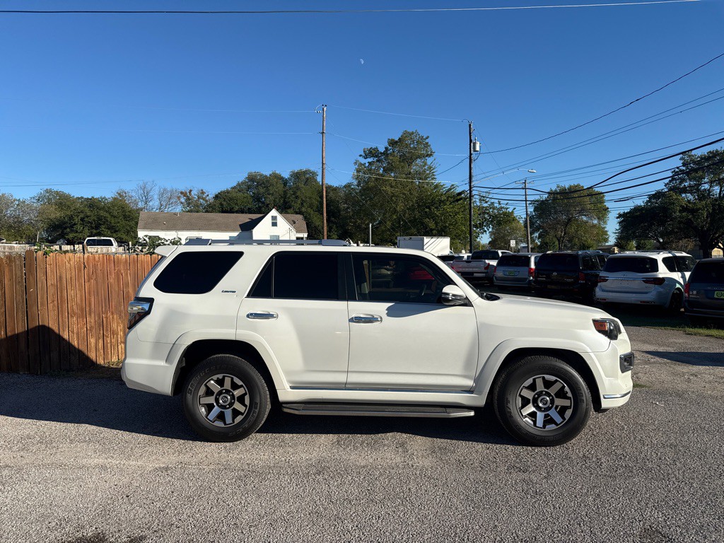 2019 Toyota 4Runner Image 2