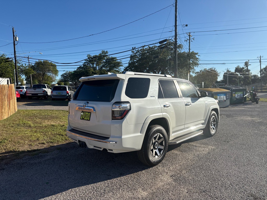 2019 Toyota 4Runner Image 3