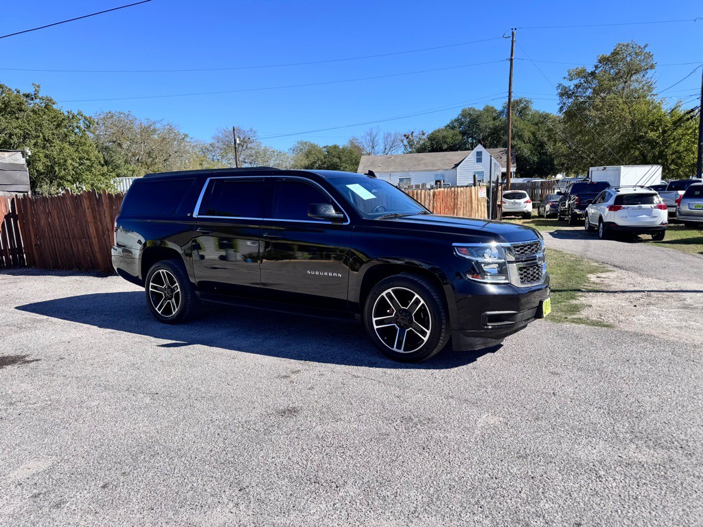 2019 Chevrolet Suburban Image 2
