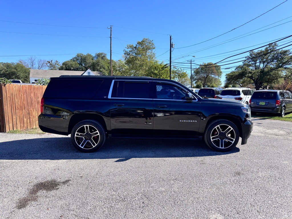2019 Chevrolet Suburban Image 3
