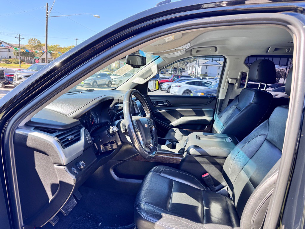 2019 Chevrolet Suburban Image 12