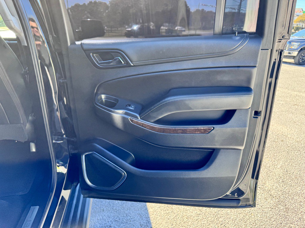 2019 Chevrolet Suburban Image 16
