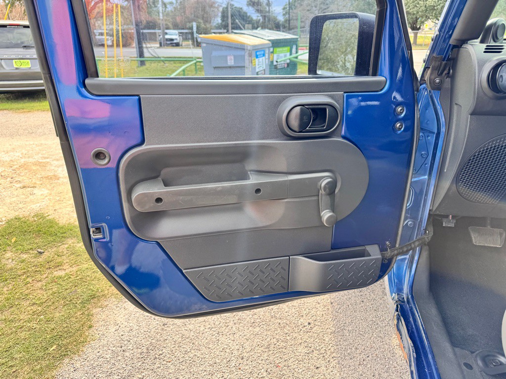 2010 Jeep Wrangler Unlimited Image 10