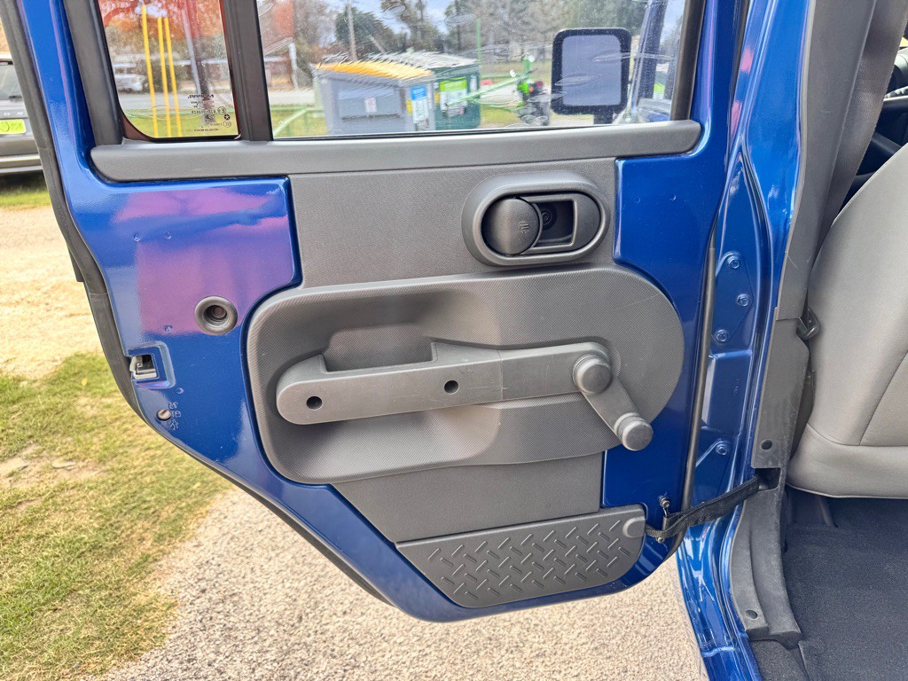 2010 Jeep Wrangler Unlimited Image 12