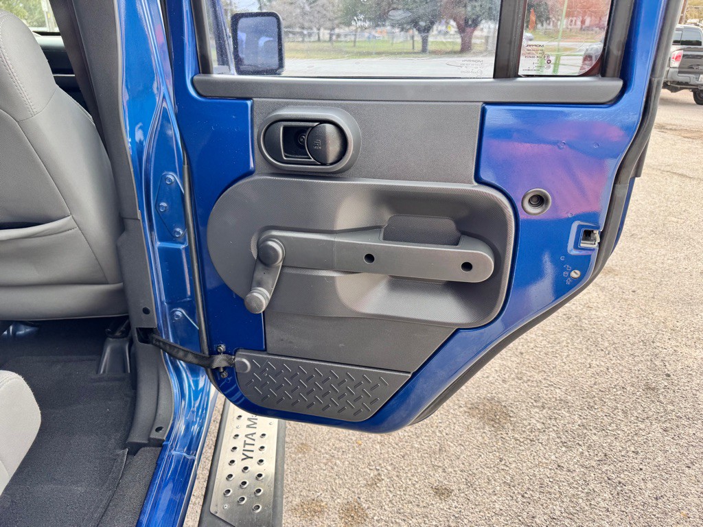 2010 Jeep Wrangler Unlimited Image 14