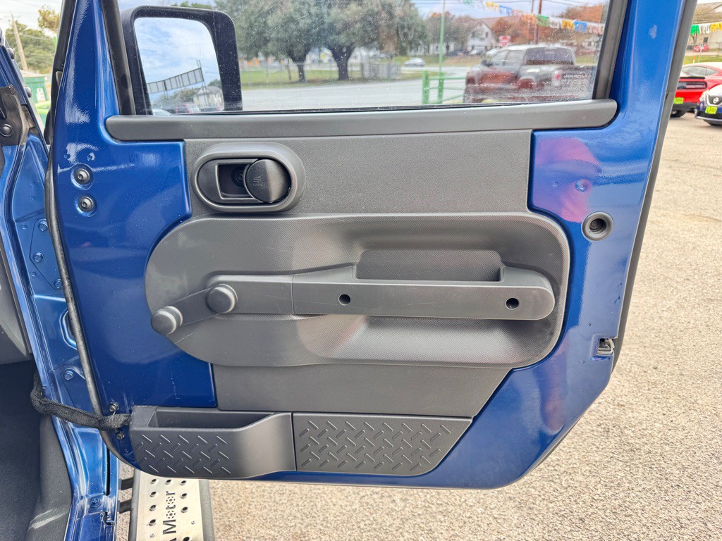 2010 Jeep Wrangler Unlimited Image 16