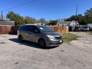 Image for 2014 Toyota Sienna Nice Family ! ID: 6953338