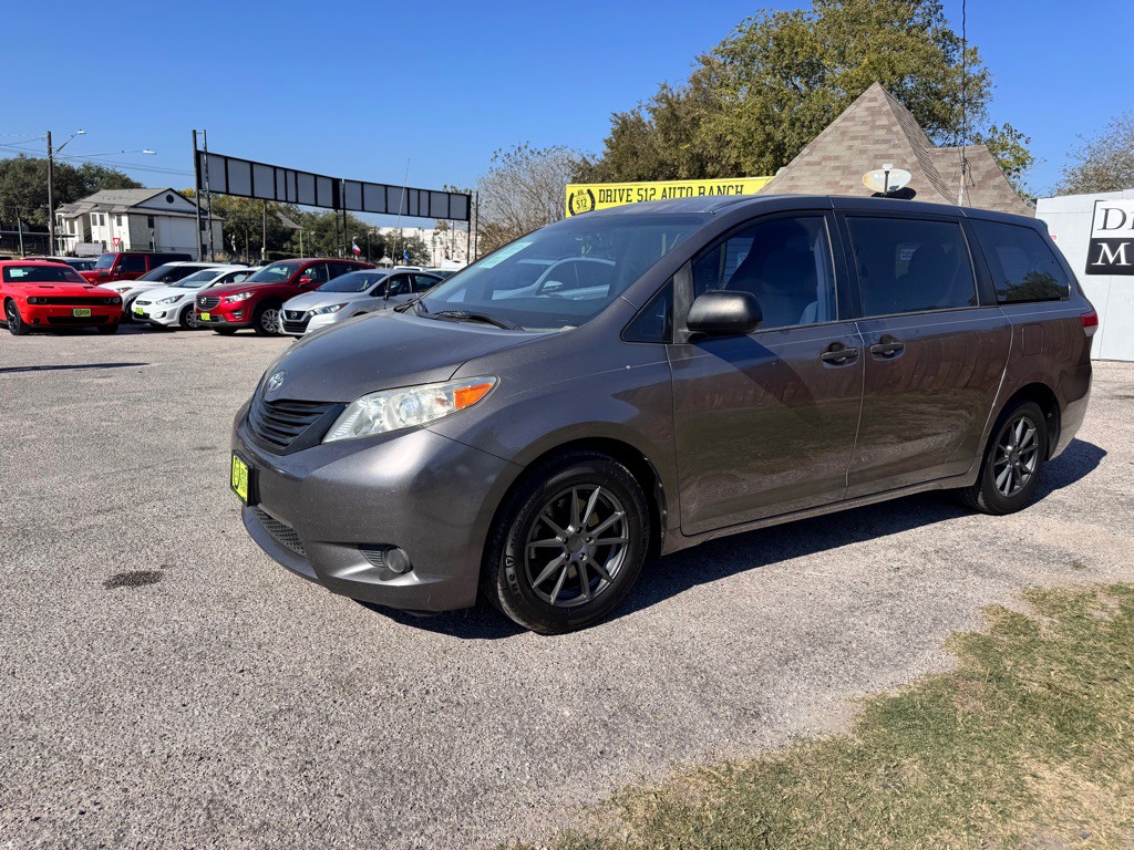 2014 Toyota Sienna Image 8