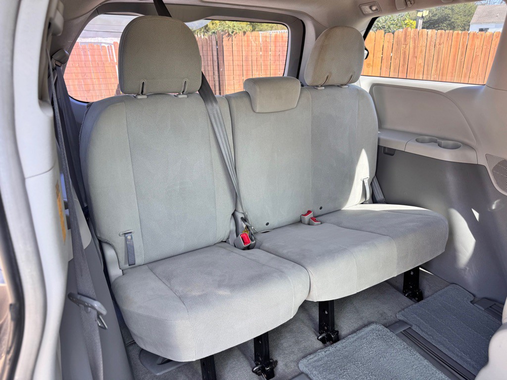 2014 Toyota Sienna Image 15