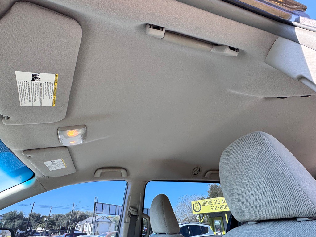 2014 Toyota Sienna Image 25