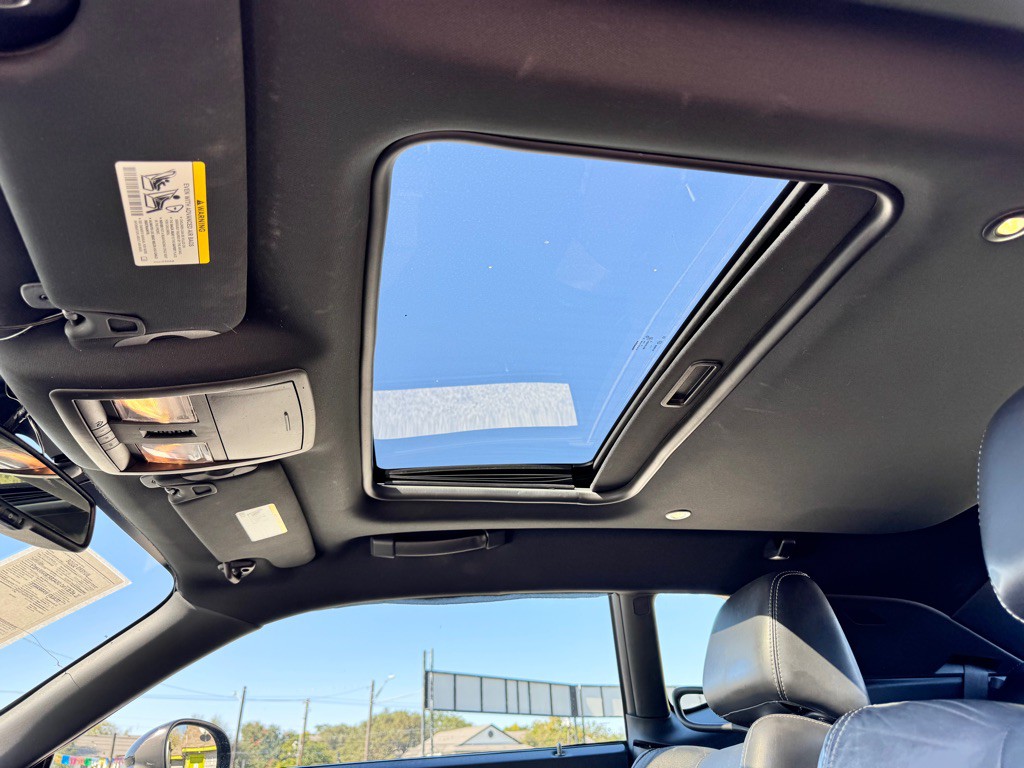 2012 Dodge Challenger Image 16