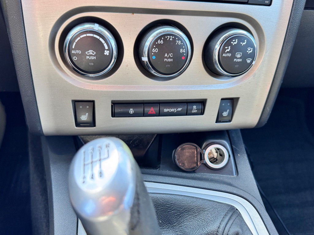 2012 Dodge Challenger Image 27