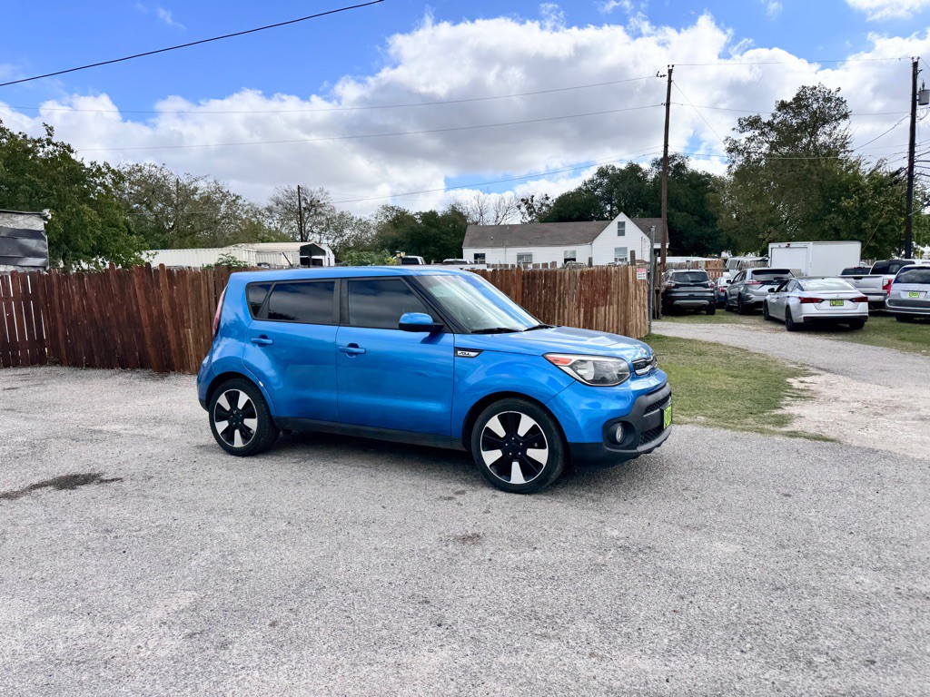 2017 Kia Soul Image 2