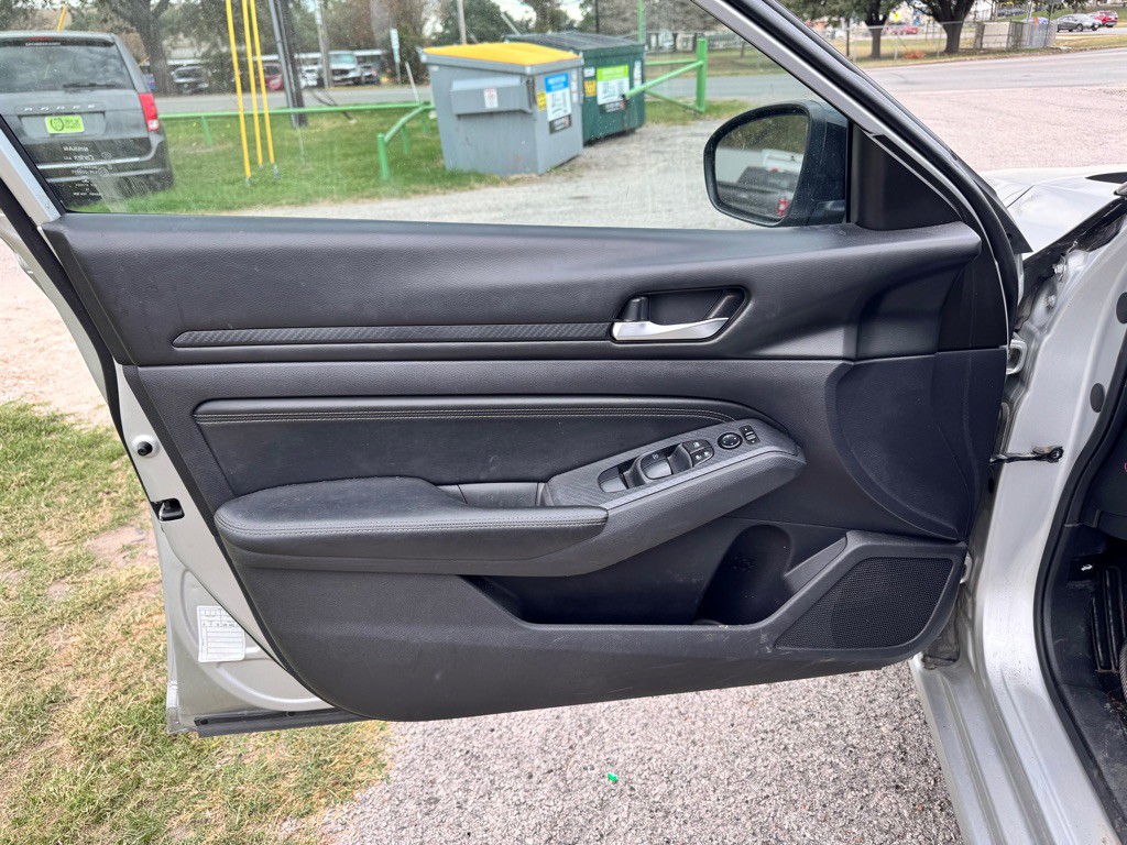 2020 Nissan Altima Image 10