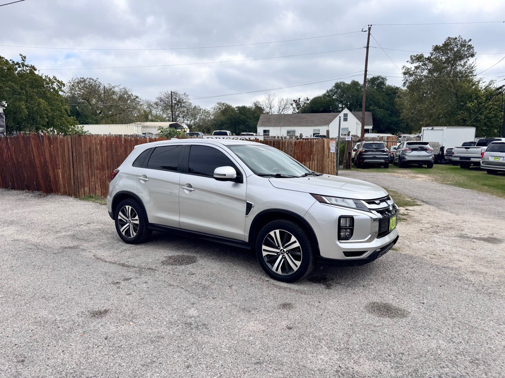 2020 Mitsubishi Outlander Image 2