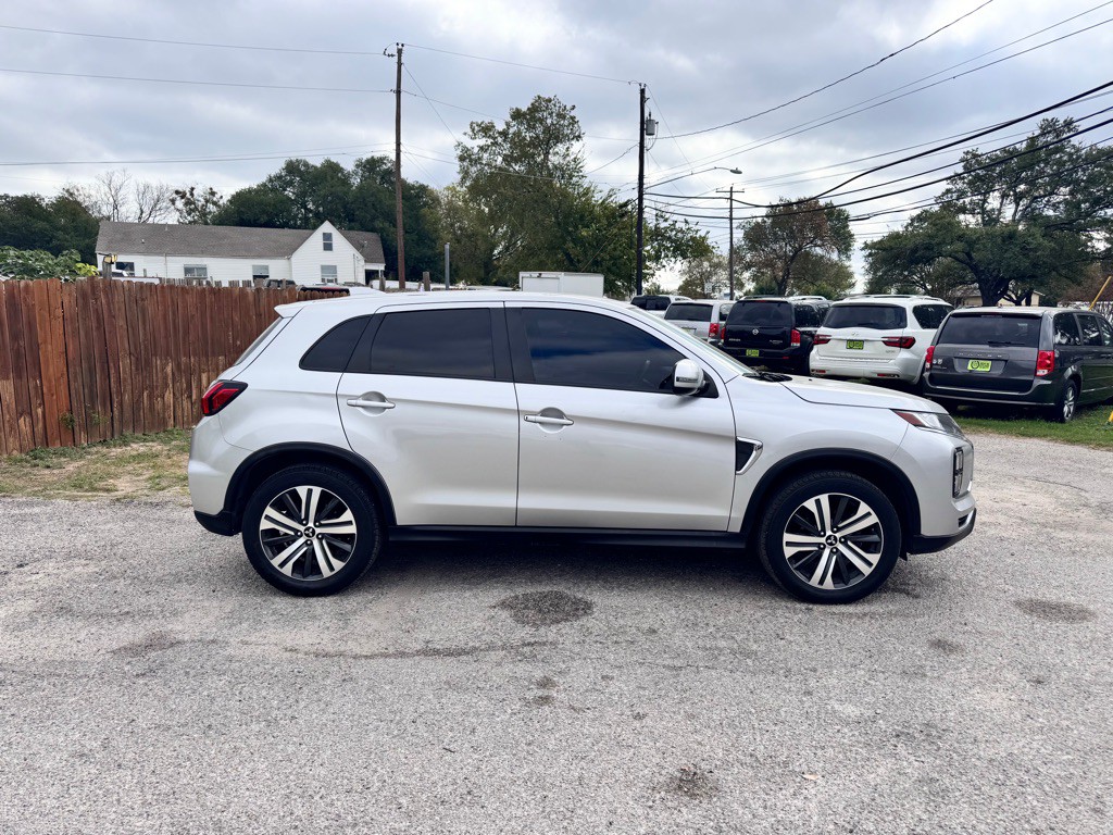 2020 Mitsubishi Outlander Image 3