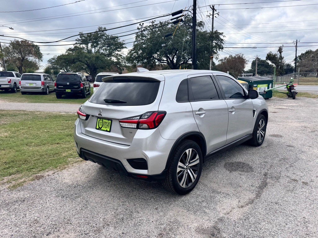 2020 Mitsubishi Outlander Image 4