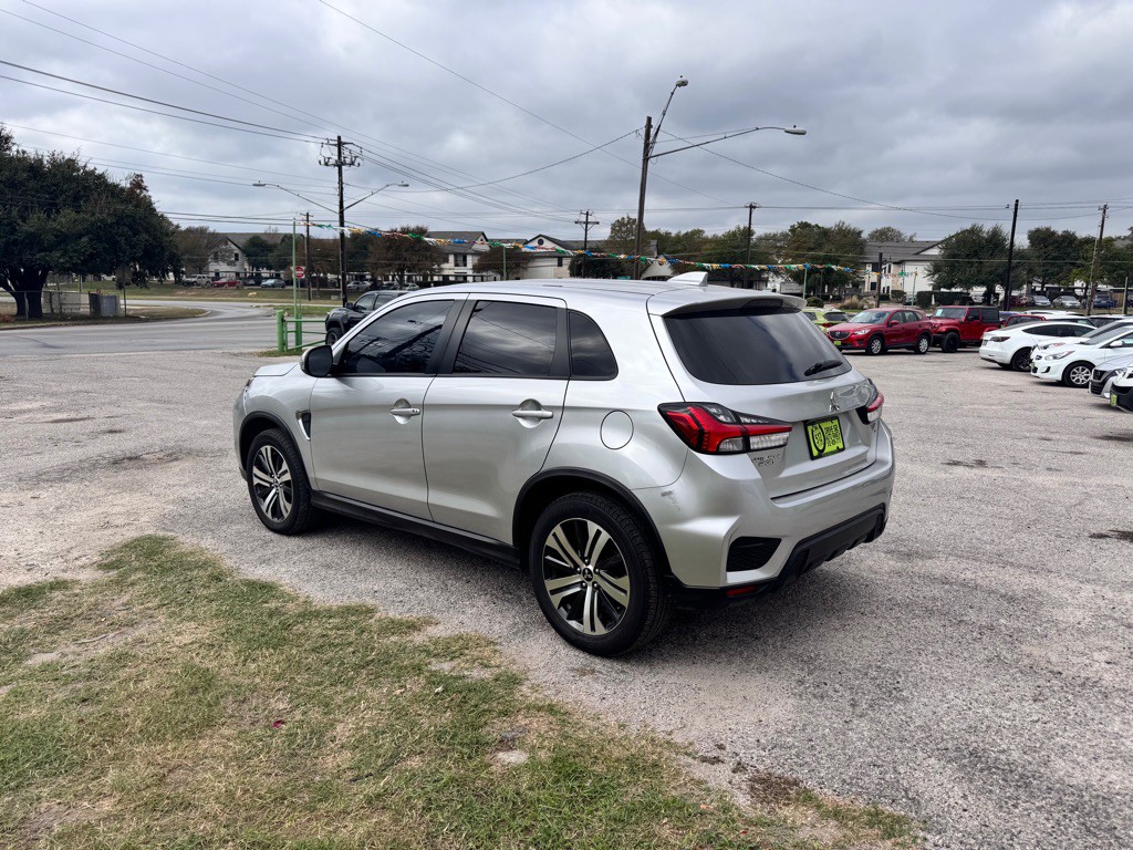 2020 Mitsubishi Outlander Image 6