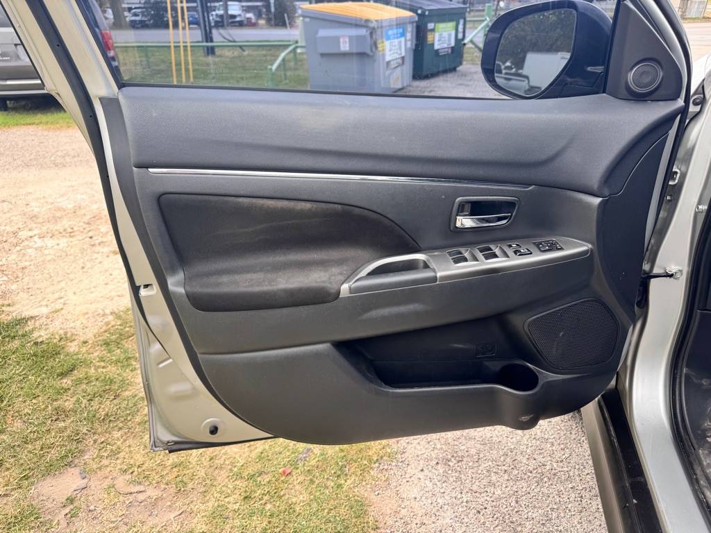 2020 Mitsubishi Outlander Image 10