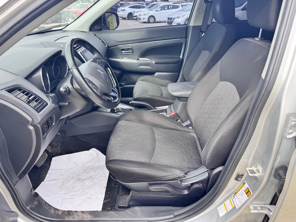 2020 Mitsubishi Outlander Image 11