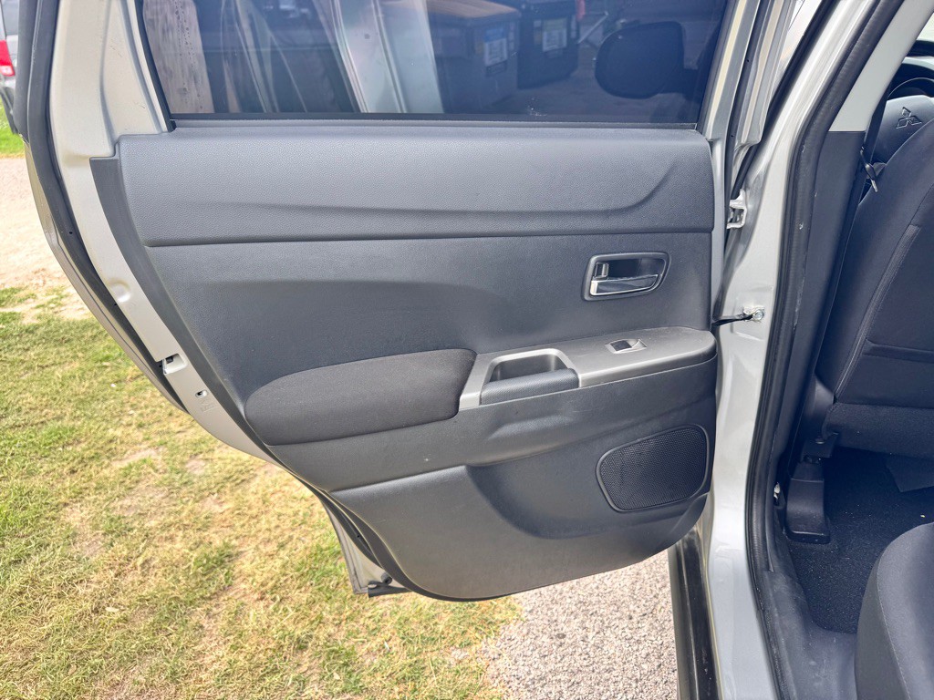 2020 Mitsubishi Outlander Image 12