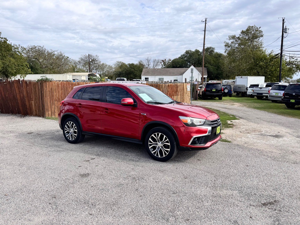 2018 Mitsubishi Outlander Image 2