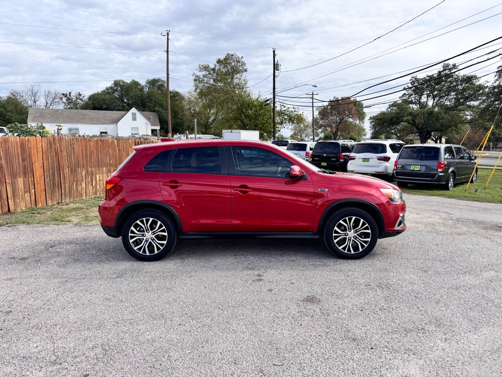 2018 Mitsubishi Outlander Image 3