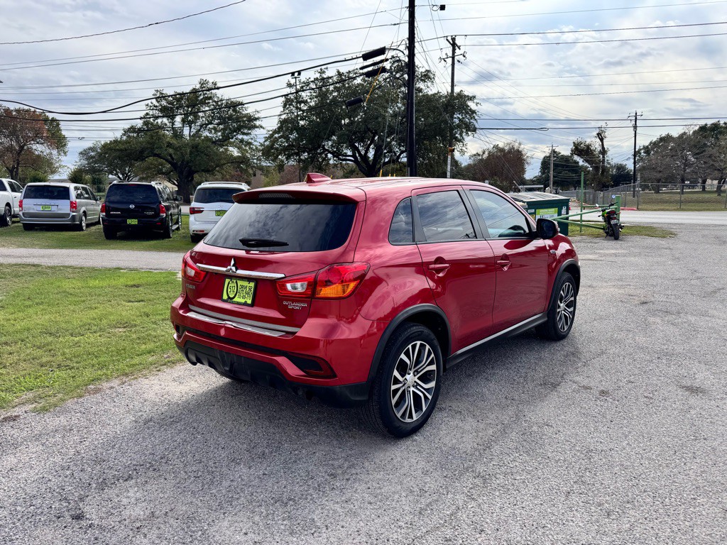 2018 Mitsubishi Outlander Image 4